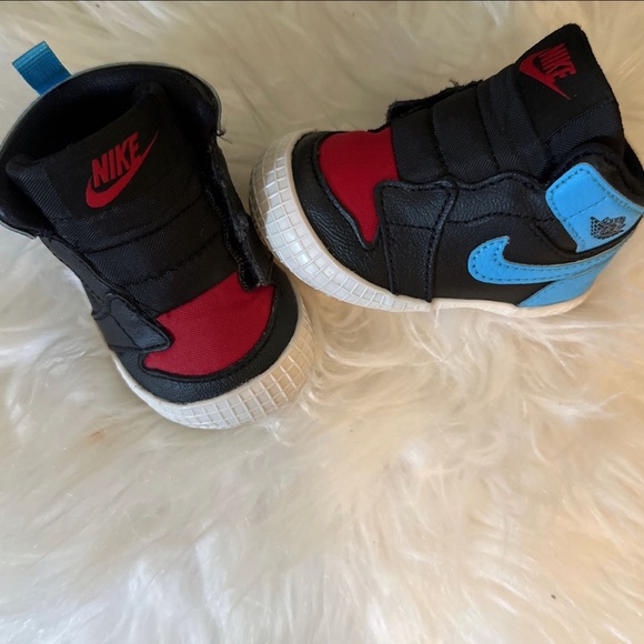 Air Jordan 1 Crib
Bootie 'NC to Chi'
Infant Size 3 - Picture 2 of 2